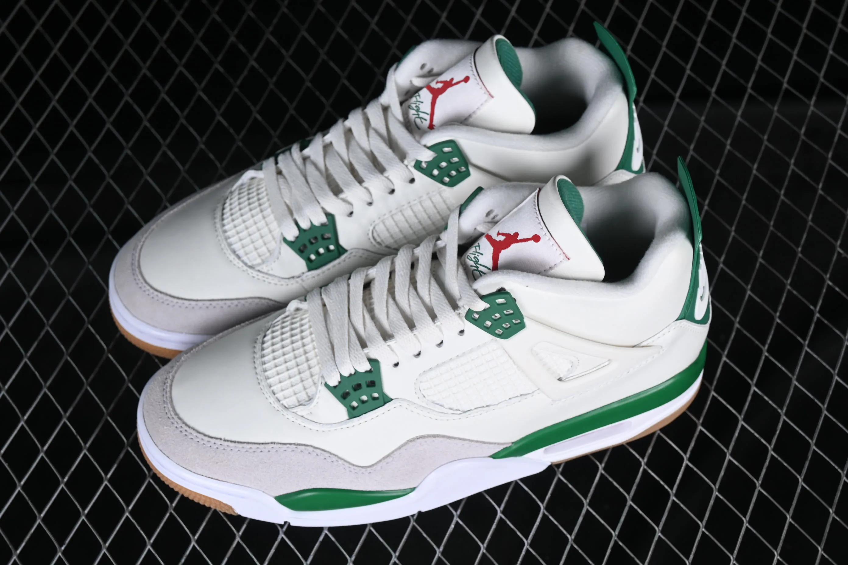 All categories Air Jordan Jordan series basketball shoes Air Jordan 4 OG version Nk SB x Air Jordan 4 "Pine Green" AJ4 Joe 4 joint white green DR5415-103